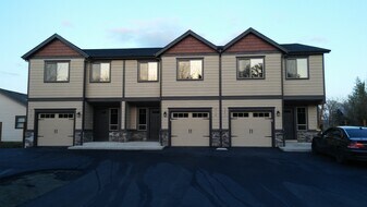 419 N 11th St in Philomath, OR - Building Photo