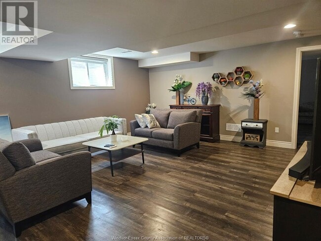 property at 2927 McRobbie Cres