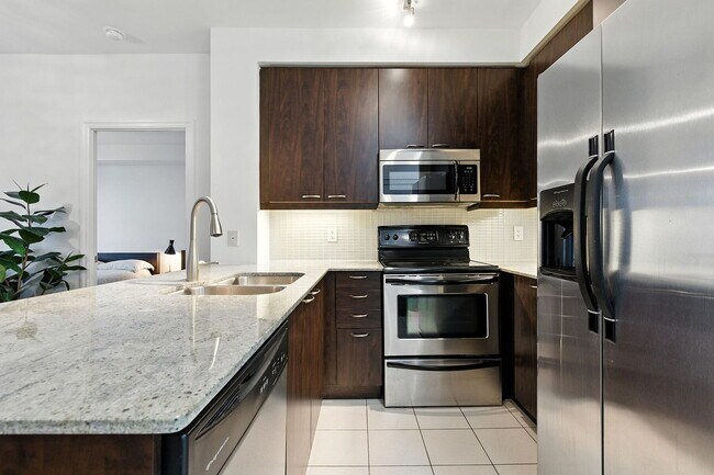 500 St Clair Ave W in Toronto, ON - Building Photo - Building Photo