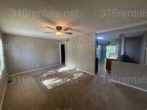 2669 S Santa Fe St in Wichita, KS - Building Photo - Building Photo