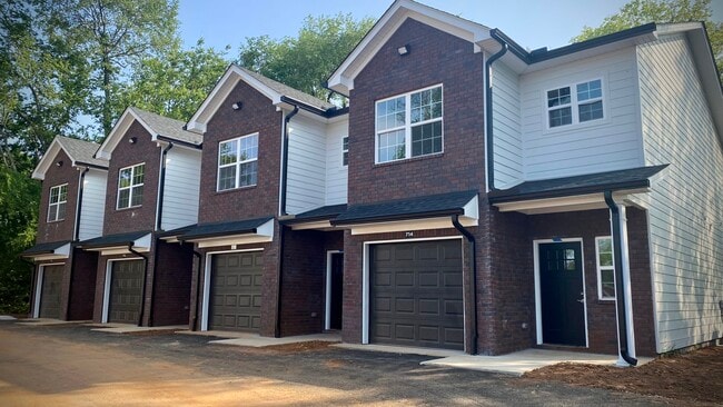 1011 Campbell Ln in Bowling Green, KY - Building Photo - Building Photo
