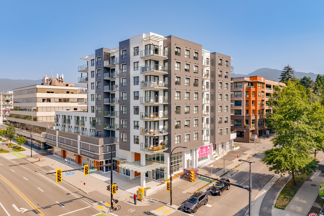 Victor Apartments in Vancouver, BC - Building Photo