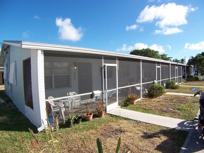 502 9th Ave N in Lake Worth, FL - Foto de edificio - Building Photo