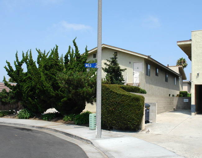 16852 Blanton St in Huntington Beach, CA - Foto de edificio - Building Photo