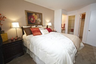 Royal Pointe in Virginia Beach, VA - Building Photo