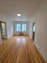 251-257 Milton in Montréal, QC - Building Photo - Building Photo