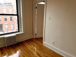 42 Woodhull St in Brooklyn, NY - Foto de edificio - Building Photo