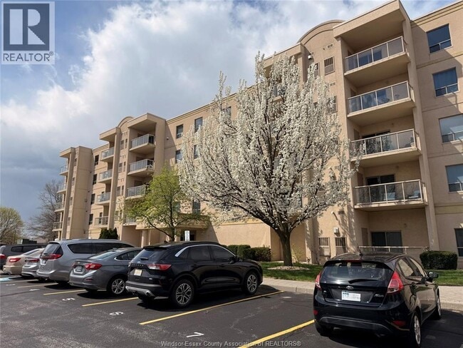 315 Village Grove Dr in Windsor, ON - Building Photo - Building Photo
