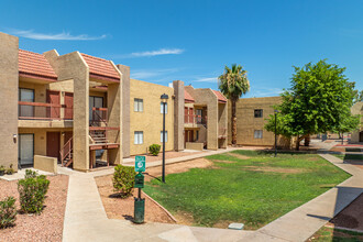 Casa Sol Apartments in Phoenix, AZ - Building Photo - Building Photo