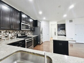 2051 Summerhill Cir in Shakopee, MN - Building Photo - Building Photo