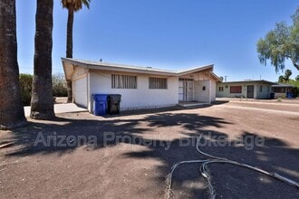 703 W 1st St in Mesa, AZ - Foto de edificio - Building Photo