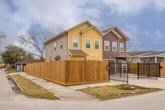 2405 Delafield St in Houston, TX - Building Photo - Building Photo