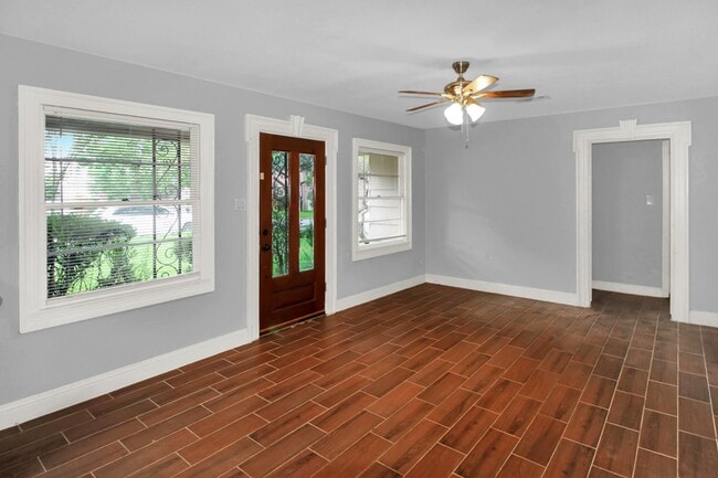 110 Pamellia Dr in Bellaire, TX - Building Photo - Building Photo