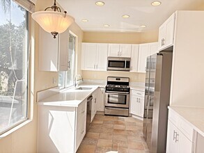 4065 Ivey Vista Way in Oceanside, CA - Foto de edificio - Building Photo