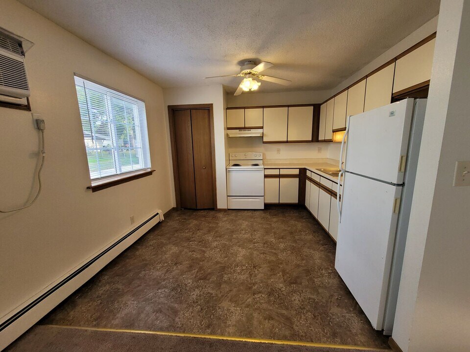 2911 5th Ave in Marion, IA - Building Photo