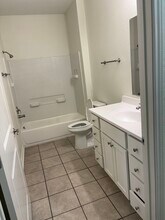 914 Country Club Dr in Seguin, TX - Building Photo - Building Photo