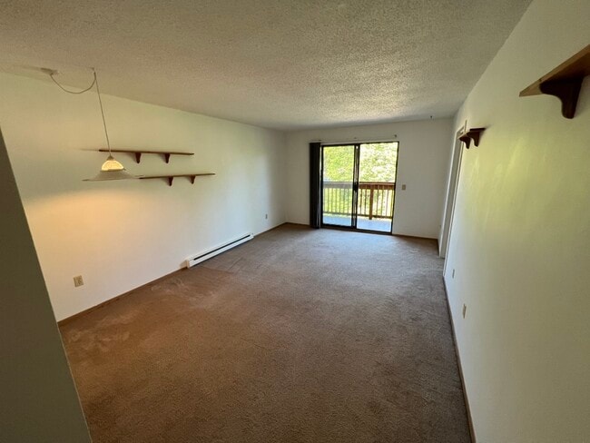 4728-4728 Uplands Dr in Nanaimo, BC - Building Photo - Building Photo