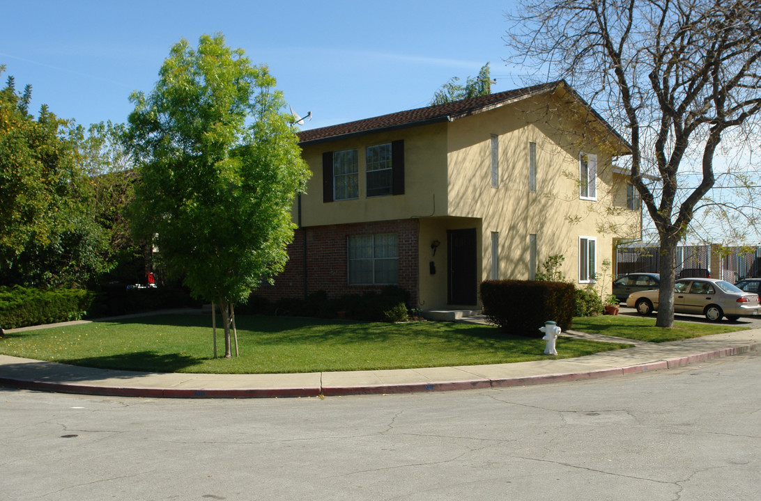 686 Reseda Dr in Sunnyvale, CA - Building Photo