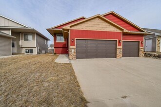 1304 East 69th St N in Sioux Falls, SD - Building Photo - Building Photo