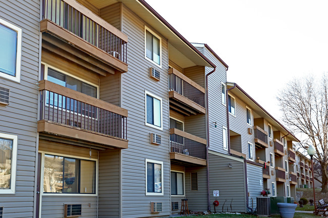 Maryville Gardens Apartments in St. Louis, MO - Building Photo - Building Photo