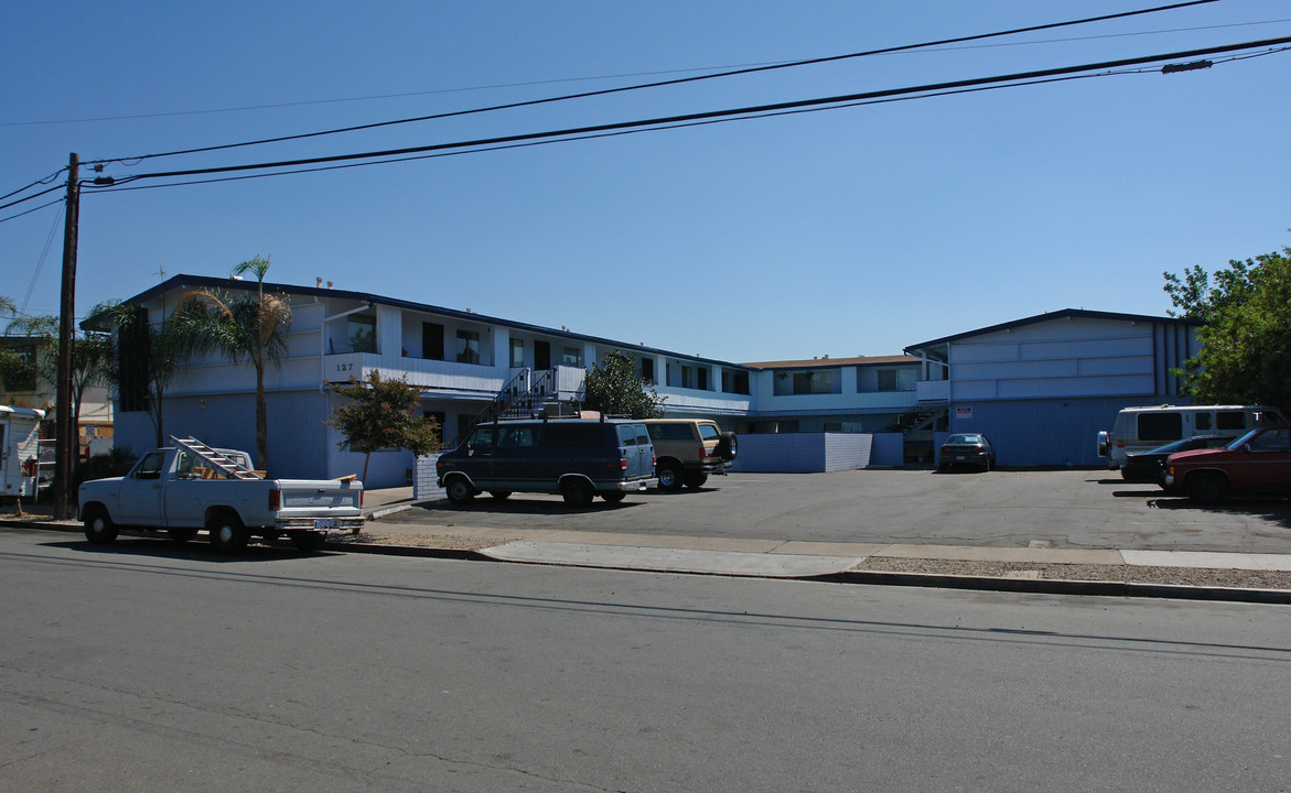 Renette Manor in El Cajon, CA - Foto de edificio