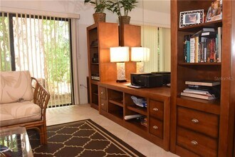 1625 Treehouse Cir, Unit TR111 in Sarasota, FL - Building Photo - Building Photo