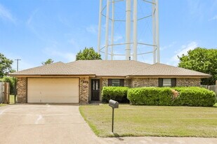 1239 Sheree Ln in Duncanville, TX - Building Photo