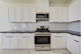 2931 El Fenice Ln in Houston, TX - Foto de edificio - Building Photo