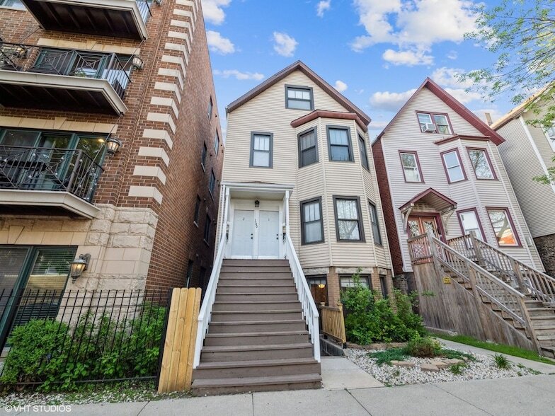 1140 W Roscoe St, Unit 1 in Chicago, IL - Building Photo