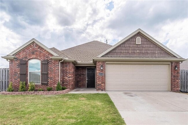 4511 W Wales Dr in Fayetteville, AR - Building Photo - Building Photo