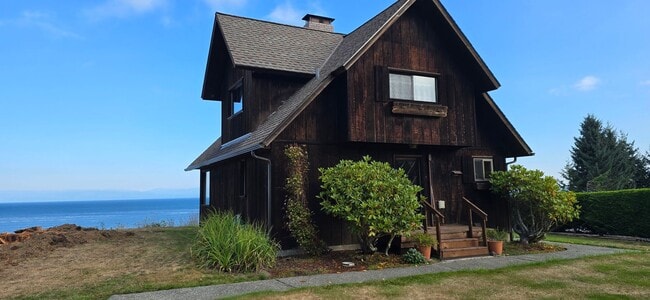 property at 73 Low Point Rd