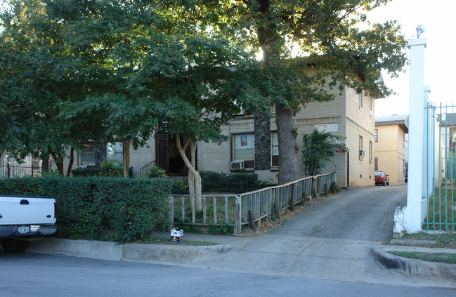 Park Plaza Apartments in Dallas, TX - Building Photo - Building Photo