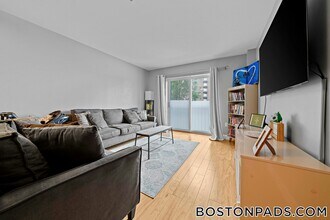 175 Cottage St, Unit 214 in Chelsea, MA - Building Photo - Building Photo