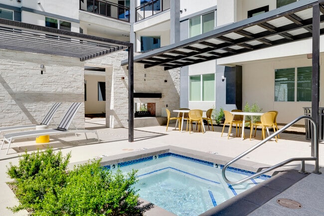 Echo Biltmore in Phoenix, AZ - Building Photo - Building Photo