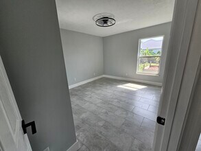 1358 SW Del Rio Blvd in Port St. Lucie, FL - Building Photo - Building Photo