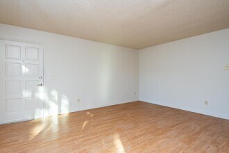 9230 N Saint Louis Ave-Unit -9230 in Portland, OR - Building Photo - Building Photo