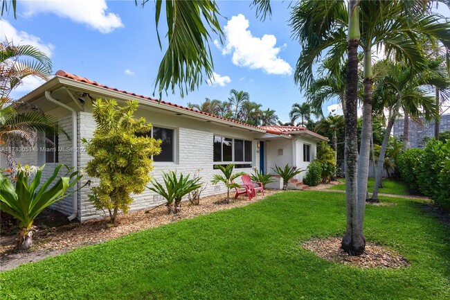 7311 NE 8th Ave in Miami, FL - Building Photo - Building Photo
