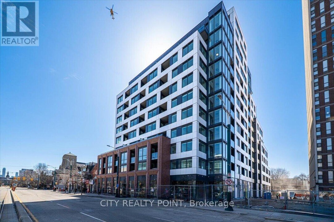 664-664 Spadina Ave. in Toronto, ON - Building Photo