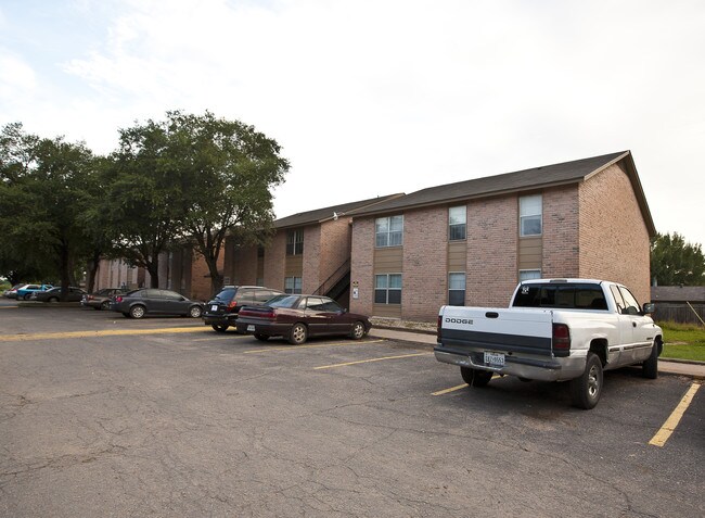 Bastrop Oak Grove Apartments in Bastrop, TX - Building Photo - Building Photo