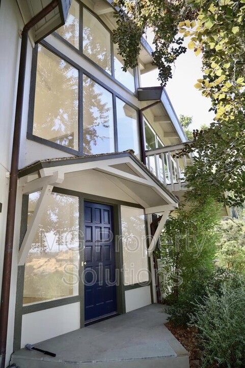 15 Encina Pl in San Anselmo, CA - Foto de edificio