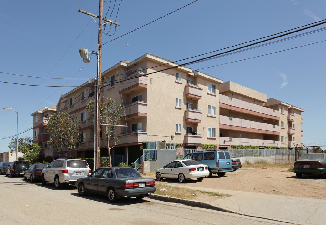 Gateway City Lights in Los Angeles, CA - Building Photo