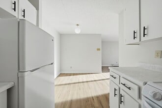 Northgate Manor II in Regina, SK - Building Photo - Building Photo