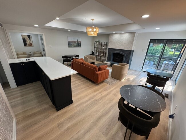 Hazelwood Forest Apartments in Hazelwood, MO - Foto de edificio - Building Photo