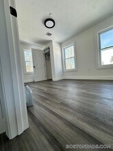 211 S Main St, Unit 13 in Clinton, MA - Foto de edificio - Building Photo