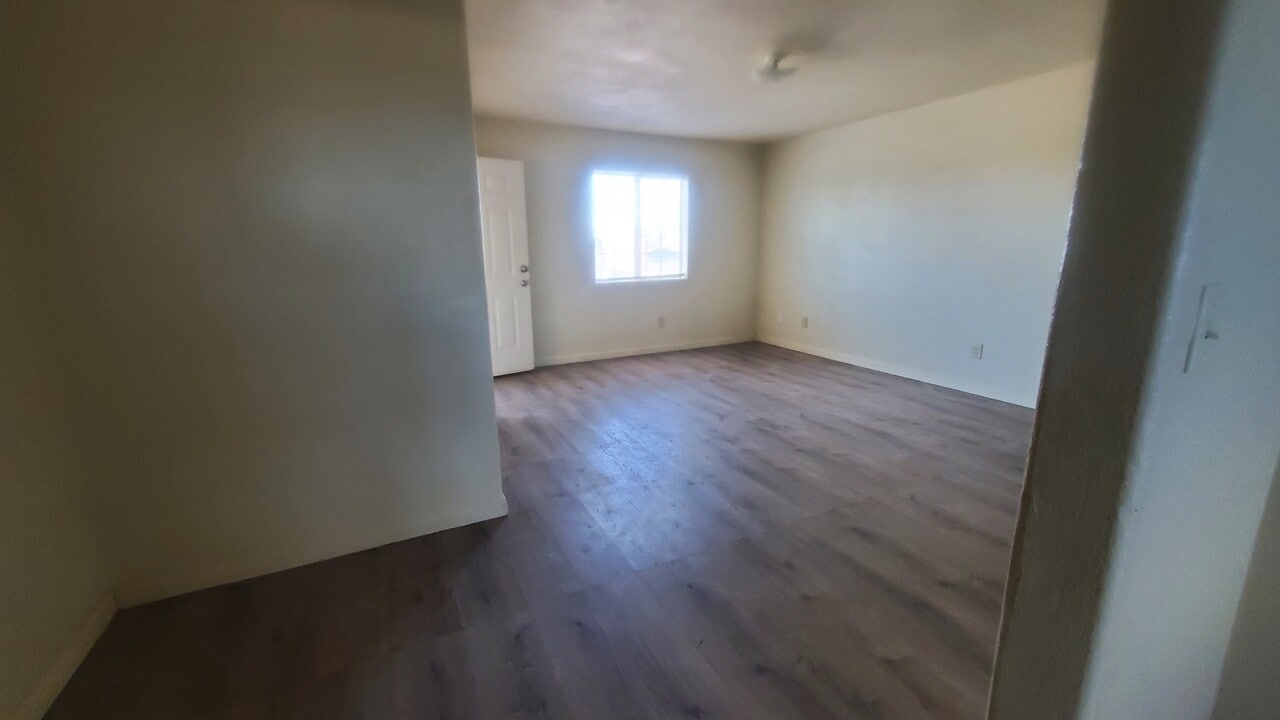445 E Hamilton Ave, Unit 2 in El Centro, CA - Foto de edificio