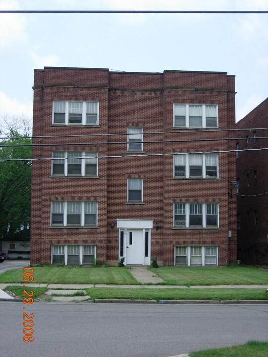 200 N Portage Path, Unit #1 in Akron, OH - Building Photo