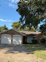 10831 Overlea Dr in Houston, TX - Building Photo