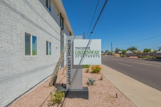 Two | Five Greenway Apartments in Phoenix, AZ - Building Photo - Building Photo