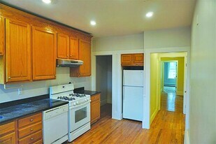 27 Lambert St in Cambridge, MA - Building Photo