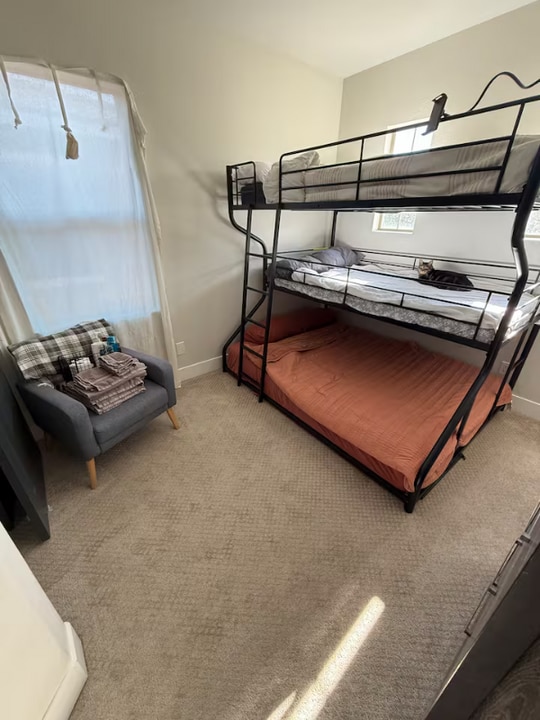 2420 Brooklyn Bridge St in Las Vegas, NV - Foto de edificio